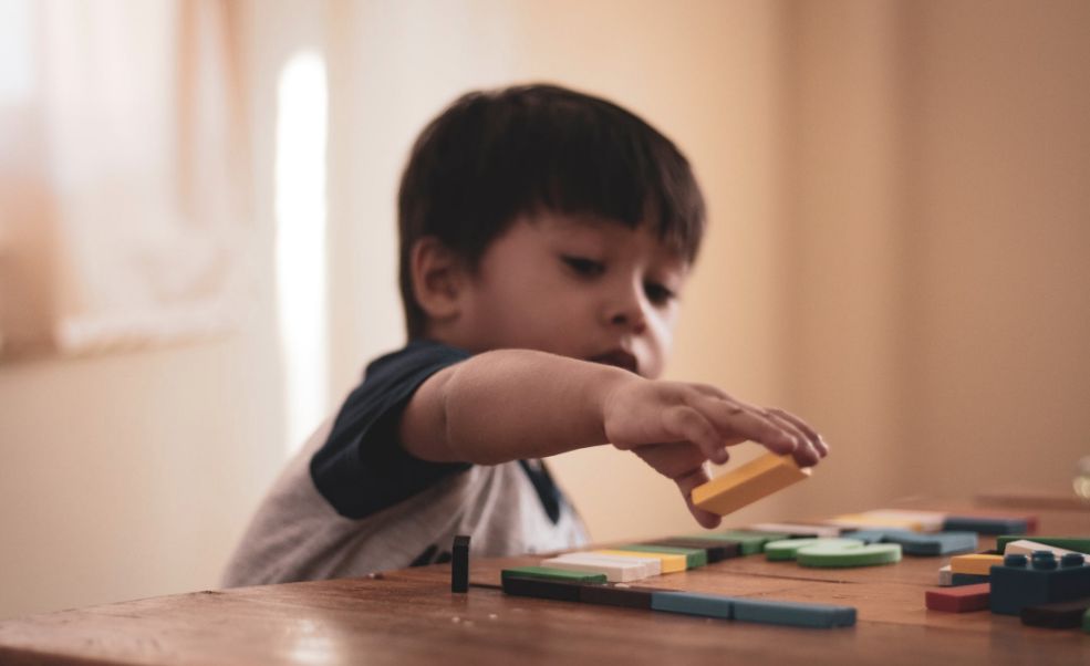 孩子玩的小游戲_玩游戲孩子小腿疼_孩子玩游戲害處